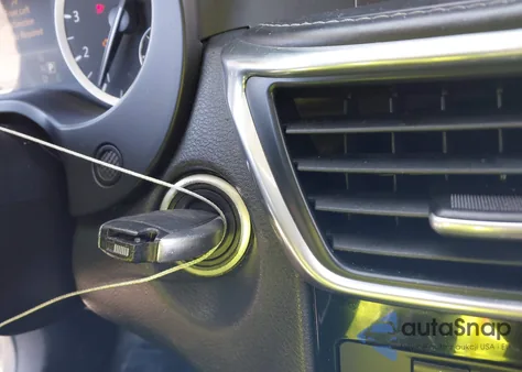 2017 Infiniti Qx30 Premium z USA, uszkodzony, nr VIN SJKCH5CRXHA024287